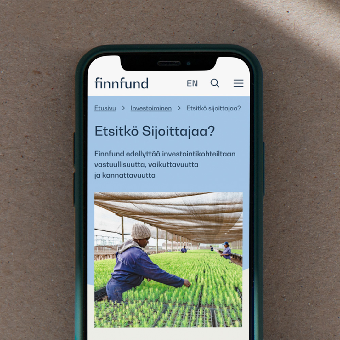 Finnfundin verkkopalvelu mobiilinäkymässä, toteutus redandblue
