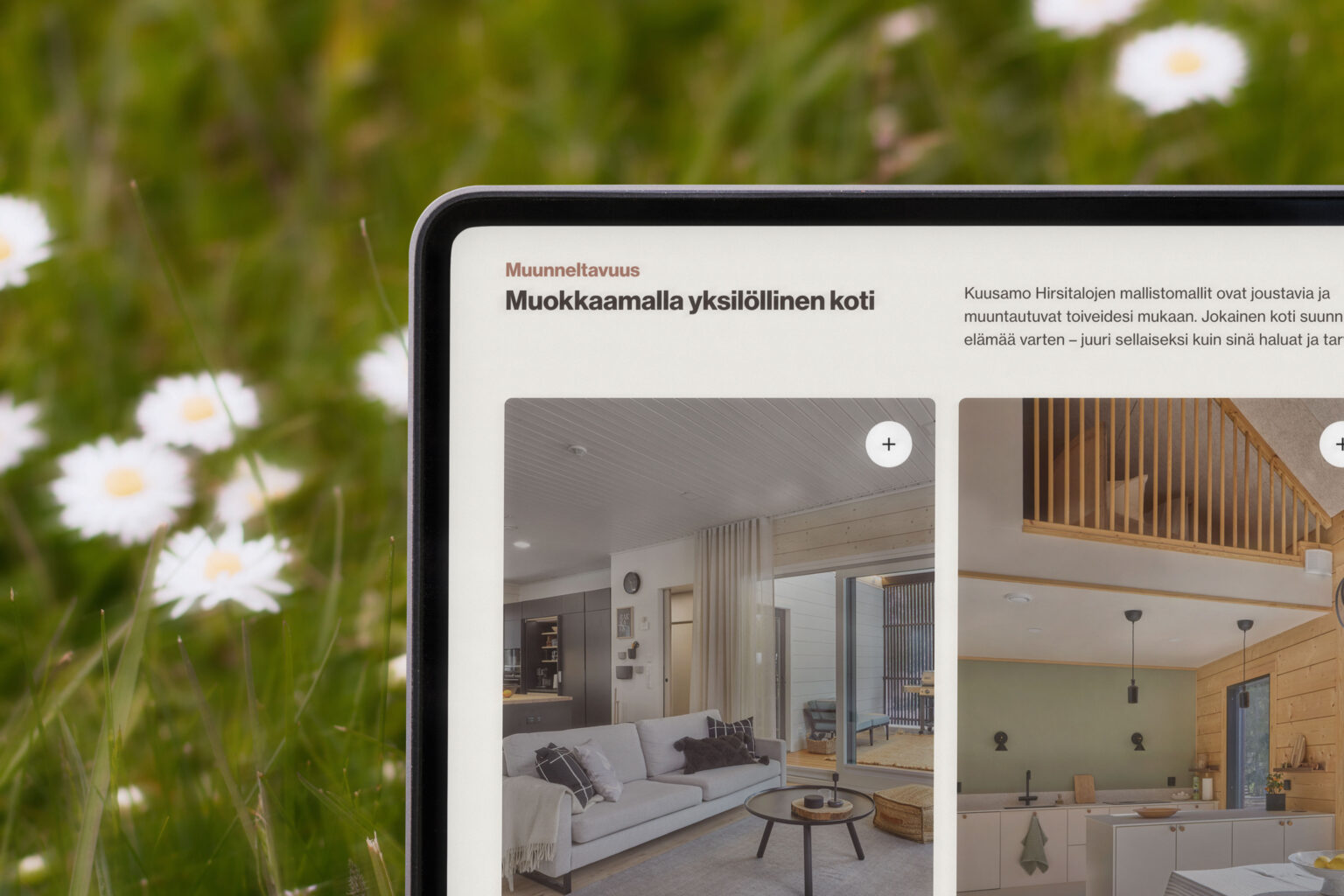 Kuusamo Hirsitalojen verkkopalvelu kannettavalla tietokoneella, toteutus redandblue